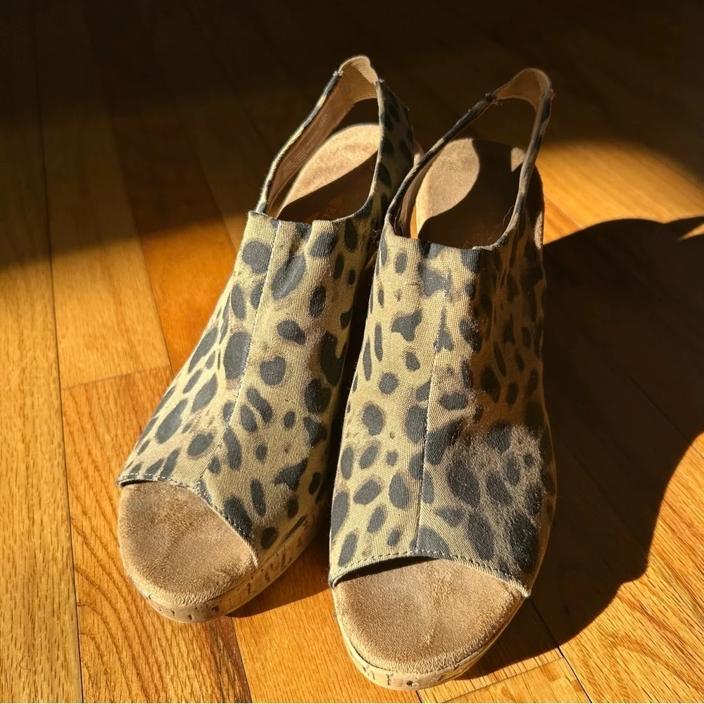 Aerosoles HeelRest Animal Print Sling Back, Peep Toe Espadrille Sandals. Size 8